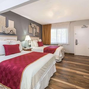 Ramada By Wyndham Near Seaworld / Mission Beach